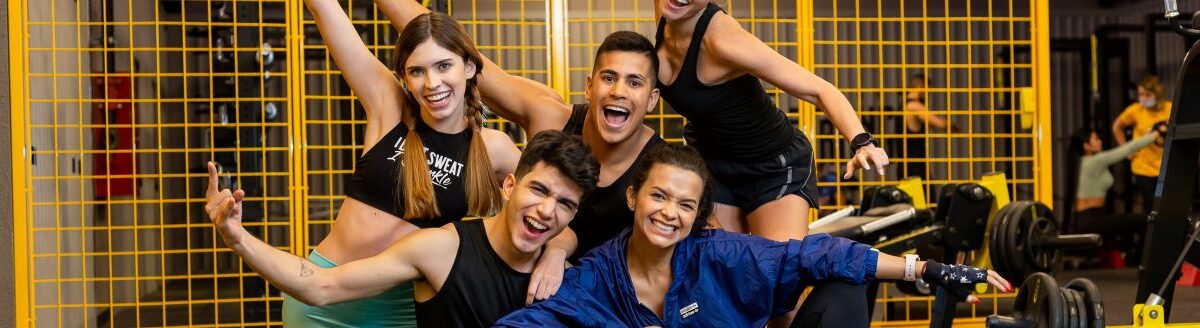 Grupo de Jovenes en el Gimnasio